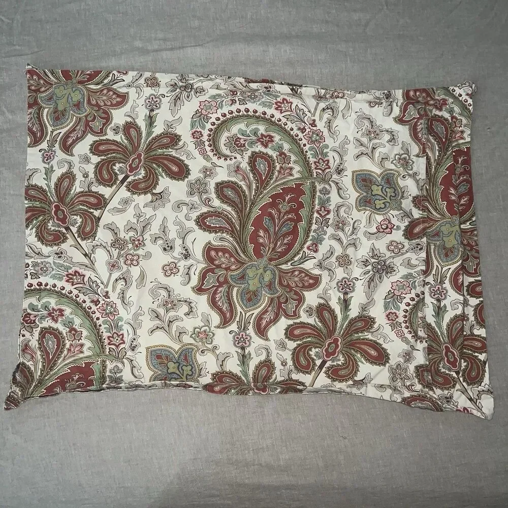 Pottery Barn Charlie Paisley Percale Standard Pillow Shams Red Set of 2